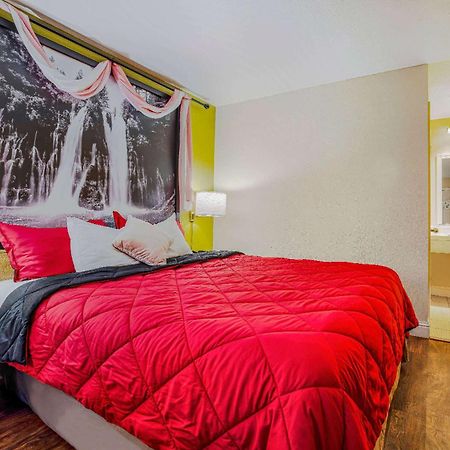 Super 8 By Wyndham Auburn Otel Dış mekan fotoğraf