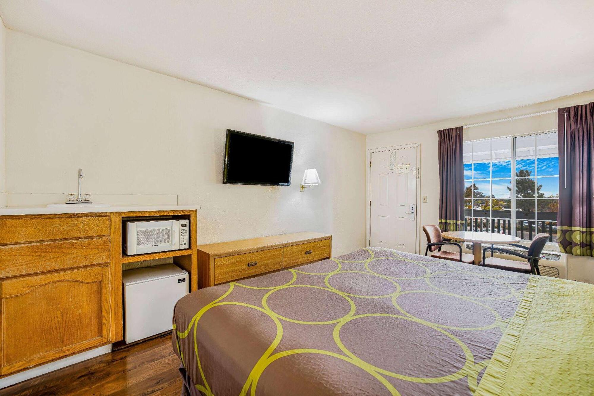 Super 8 By Wyndham Auburn Otel Dış mekan fotoğraf