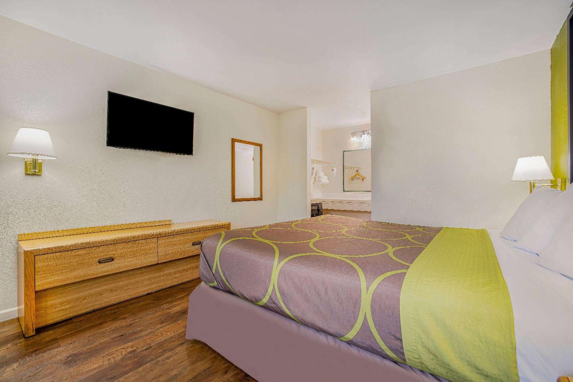 Super 8 By Wyndham Auburn Otel Dış mekan fotoğraf