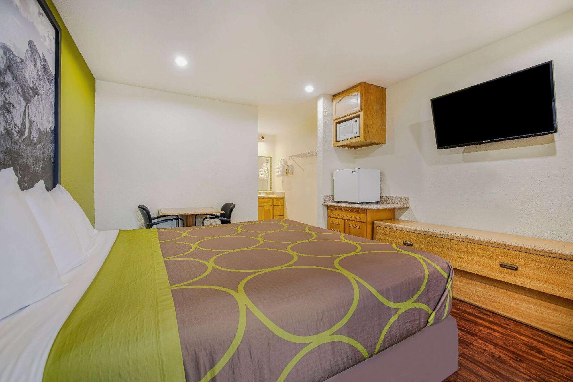 Super 8 By Wyndham Auburn Otel Dış mekan fotoğraf